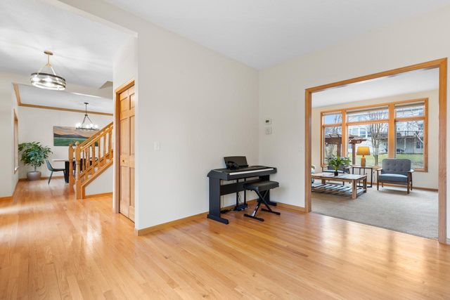 4102 Red Oak Lane, Chanhassen, MN 55331