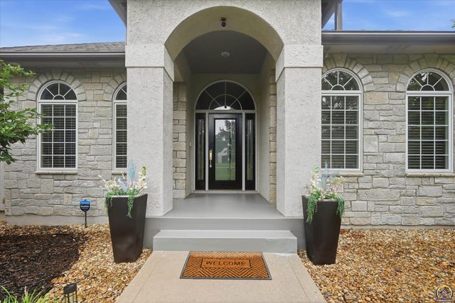 4226 SW Clarion Lakes DR, Topeka, KS 66610