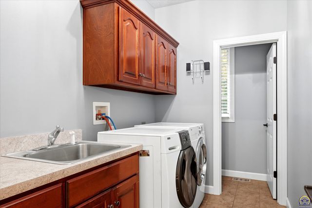 4226 SW Clarion Lakes DR, Topeka, KS 66610