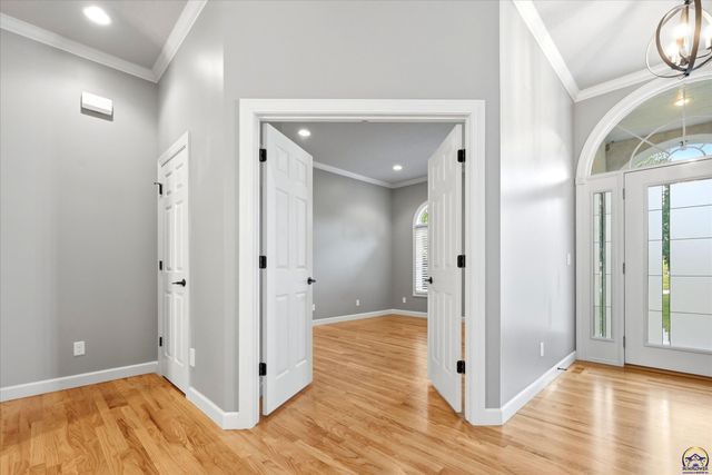 4226 SW Clarion Lakes DR, Topeka, KS 66610