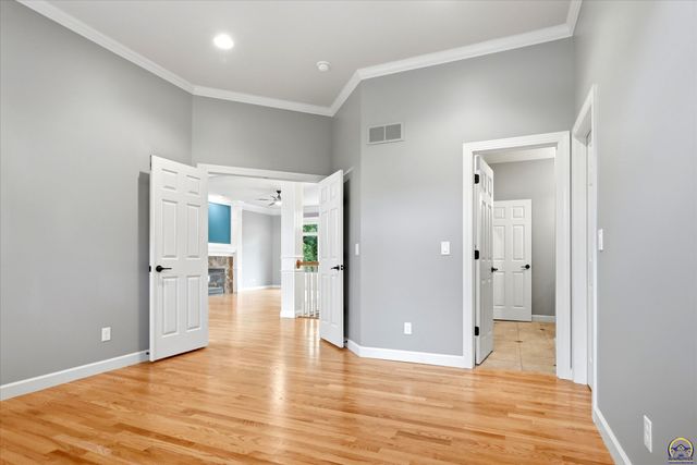 4226 SW Clarion Lakes DR, Topeka, KS 66610