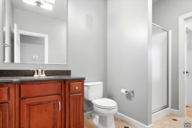 4226 SW Clarion Lakes DR, Topeka, KS 66610