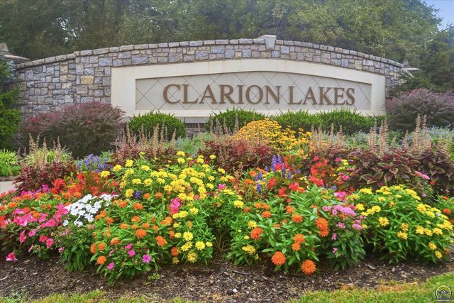 4226 SW Clarion Lakes DR, Topeka, KS 66610
