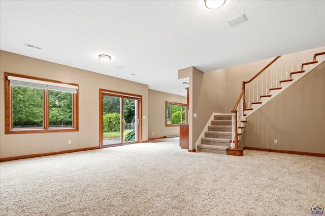 4226 SW Clarion Lakes DR, Topeka, KS 66610
