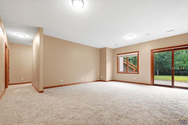 4226 SW Clarion Lakes DR, Topeka, KS 66610