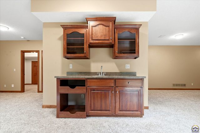 4226 SW Clarion Lakes DR, Topeka, KS 66610