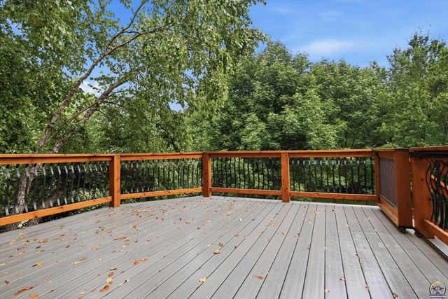 4226 SW Clarion Lakes DR, Topeka, KS 66610