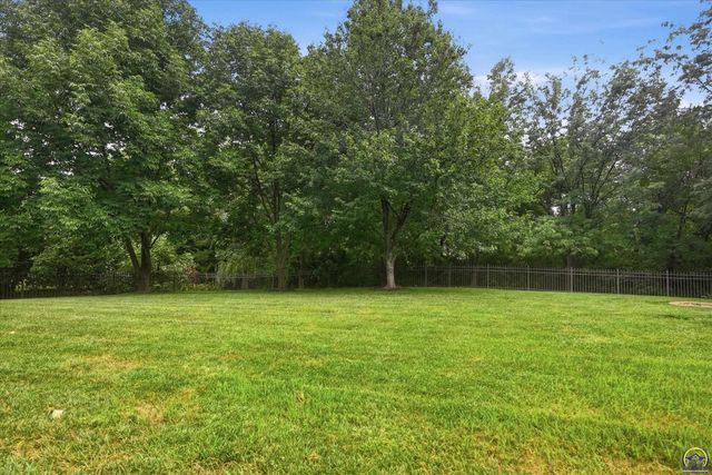 4226 SW Clarion Lakes DR, Topeka, KS 66610