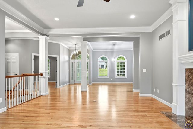 4226 SW Clarion Lakes DR, Topeka, KS 66610