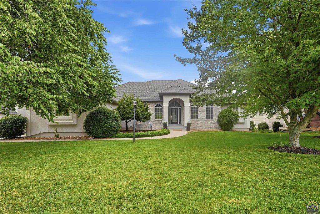 4226 SW Clarion Lakes DR, Topeka, KS 66610
