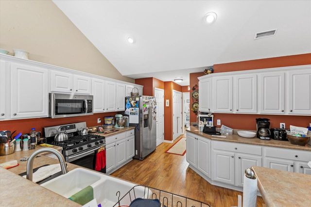 N69W15495 Macallan COURT, Menomonee Falls, WI 53051
