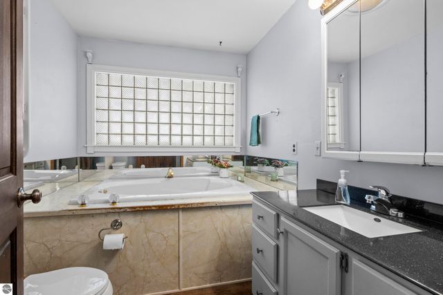 11951 Cabin Lane, Rapid City, MI 49676