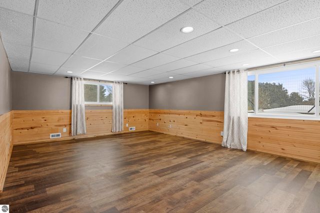 11951 Cabin Lane, Rapid City, MI 49676