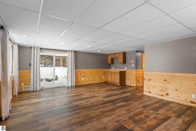 11951 Cabin Lane, Rapid City, MI 49676