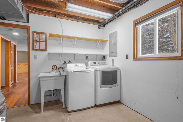 11951 Cabin Lane, Rapid City, MI 49676