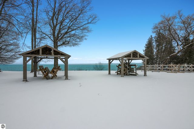 11951 Cabin Lane, Rapid City, MI 49676