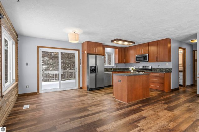 11951 Cabin Lane, Rapid City, MI 49676