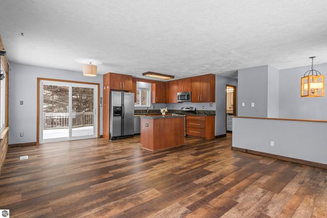 11951 Cabin Lane, Rapid City, MI 49676