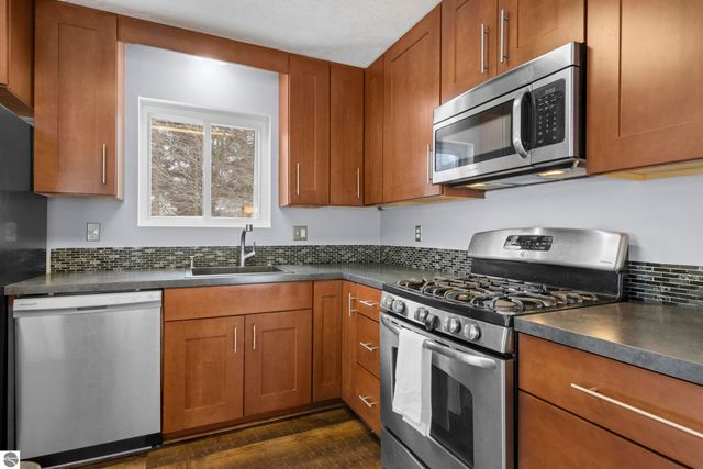 11951 Cabin Lane, Rapid City, MI 49676