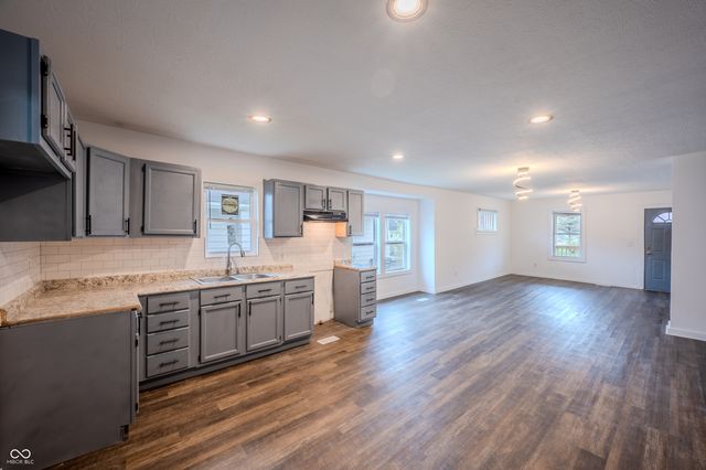 1605 W Memorial Drive, Muncie, IN 47302