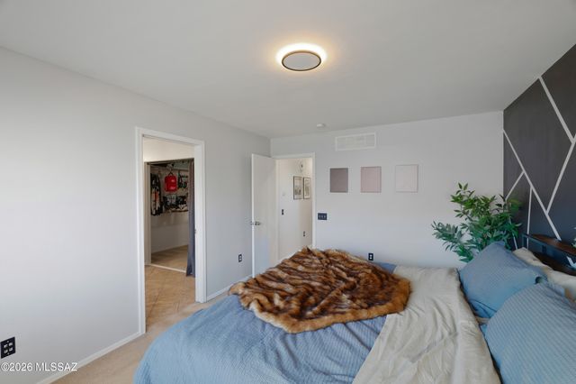 6017 S Sweet Birch Lane, Tucson, AZ 85747