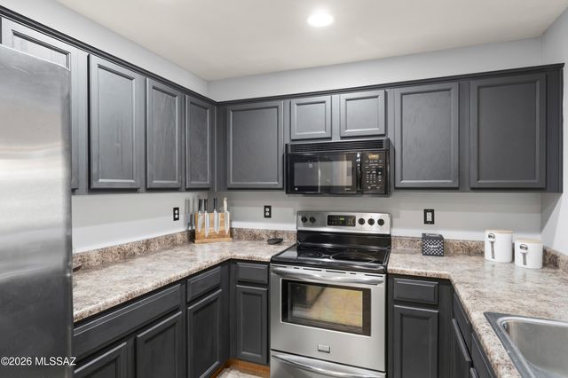 6017 S Sweet Birch Lane, Tucson, AZ 85747