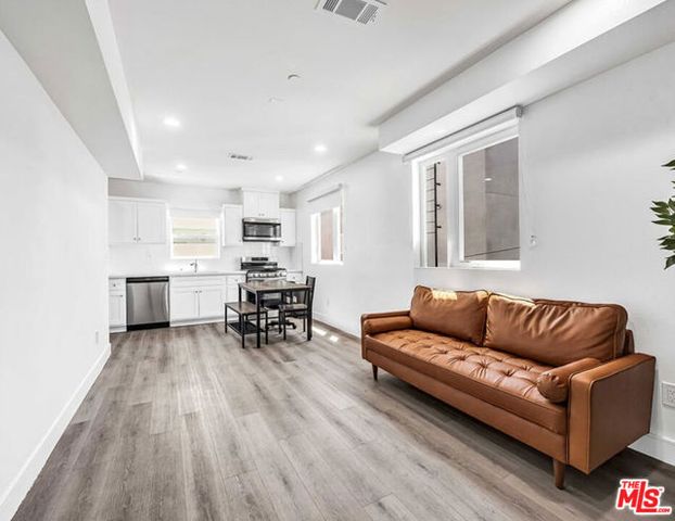 1269 W 36th Street, Los Angeles, CA 90007
