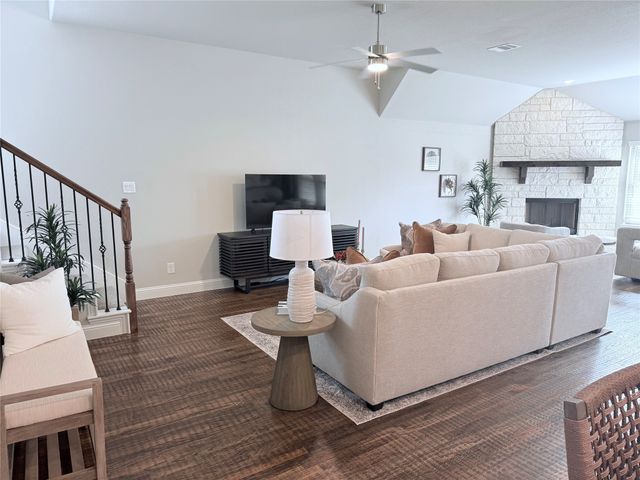 11801 Serval Street, Godley, TX 76044