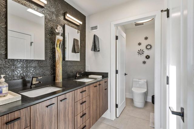 6250 N Paseo De La Palma, Palm Springs, CA 92264