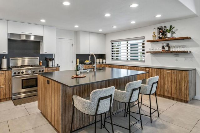 6250 N Paseo De La Palma, Palm Springs, CA 92264