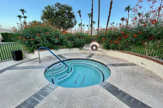 6250 N Paseo De La Palma, Palm Springs, CA 92264