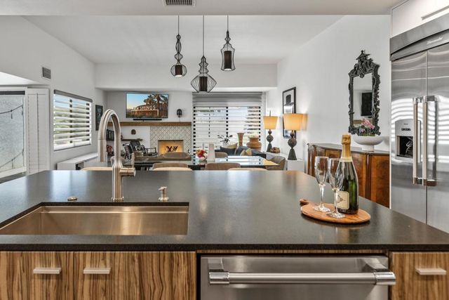 6250 N Paseo De La Palma, Palm Springs, CA 92264