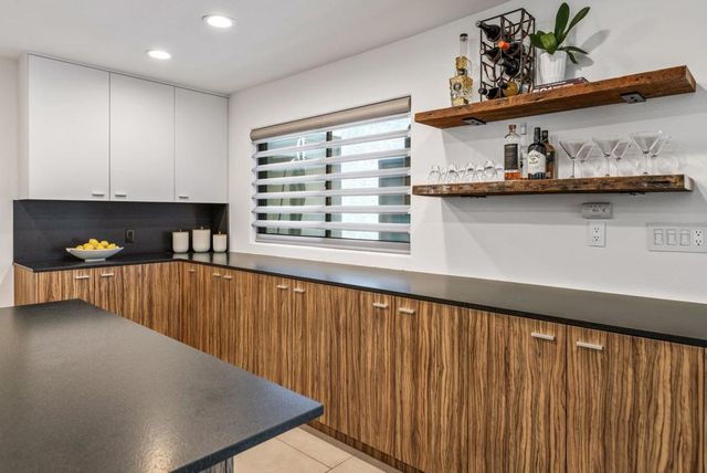 6250 N Paseo De La Palma, Palm Springs, CA 92264