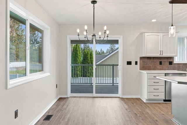 705 E Upper Terrace Ln, Colbert, WA 99005