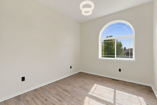 705 E Upper Terrace Ln, Colbert, WA 99005