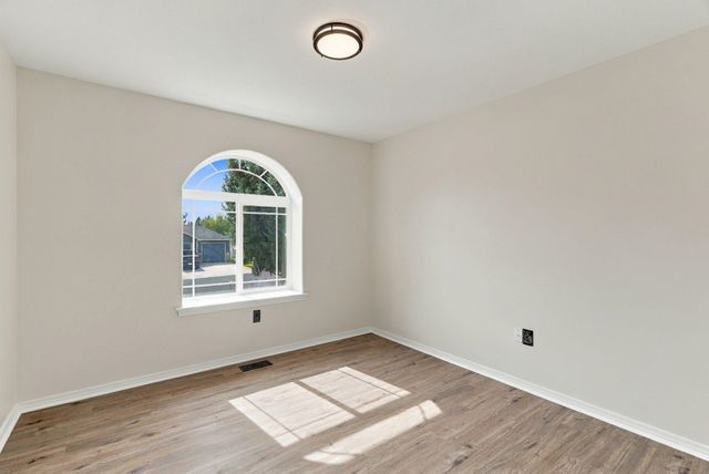 705 E Upper Terrace Ln, Colbert, WA 99005