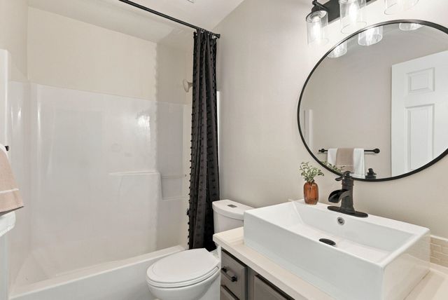 705 E Upper Terrace Ln, Colbert, WA 99005