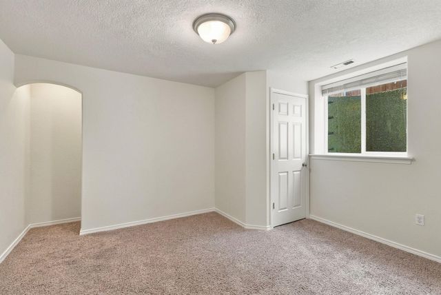 705 E Upper Terrace Ln, Colbert, WA 99005