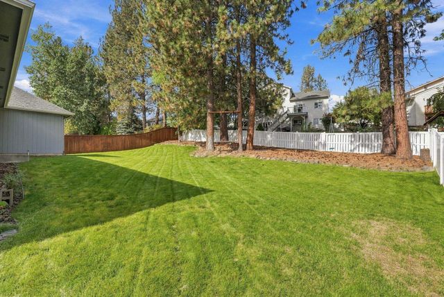 705 E Upper Terrace Ln, Colbert, WA 99005