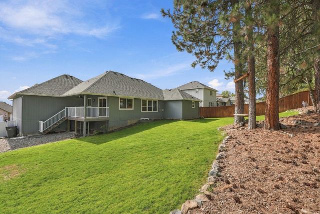 705 E Upper Terrace Ln, Colbert, WA 99005