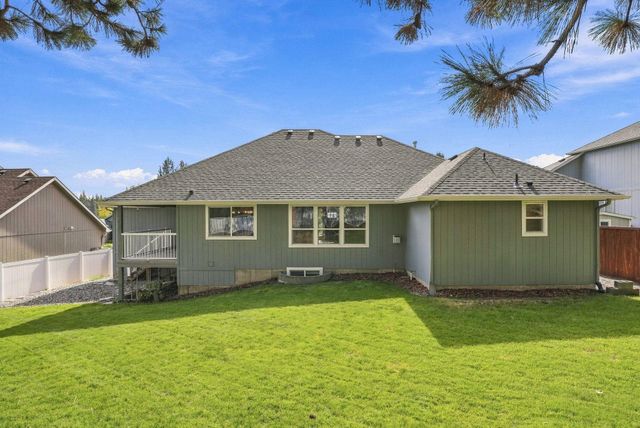 705 E Upper Terrace Ln, Colbert, WA 99005