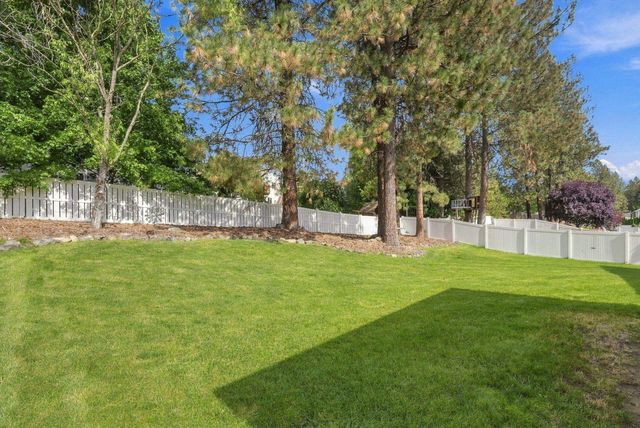 705 E Upper Terrace Ln, Colbert, WA 99005