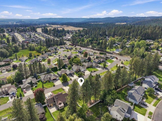 705 E Upper Terrace Ln, Colbert, WA 99005