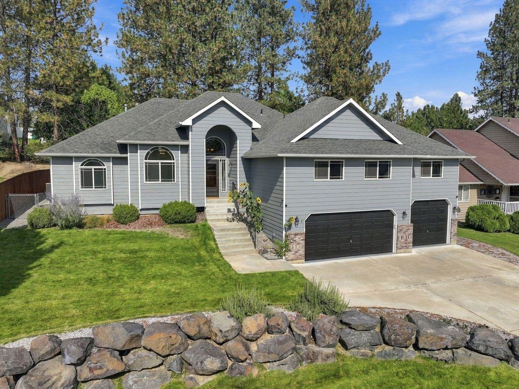 705 E Upper Terrace Ln, Colbert, WA 99005