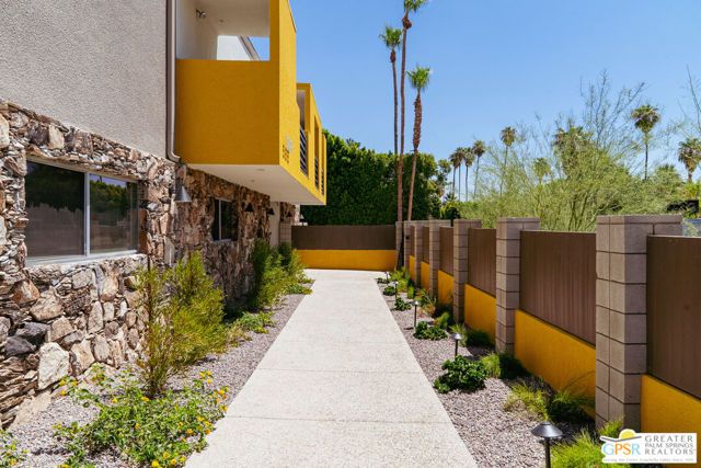 588 E San Lorenzo Road 202, Palm Springs, CA 92264