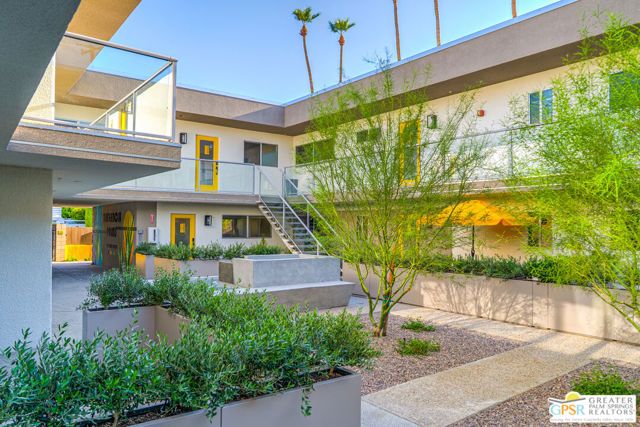 588 E San Lorenzo Road 202, Palm Springs, CA 92264