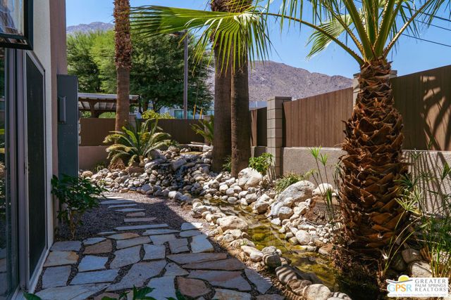 588 E San Lorenzo Road 202, Palm Springs, CA 92264