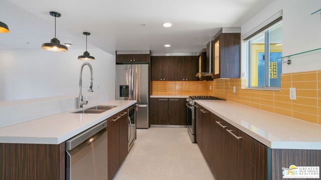 588 E San Lorenzo Road 202, Palm Springs, CA 92264