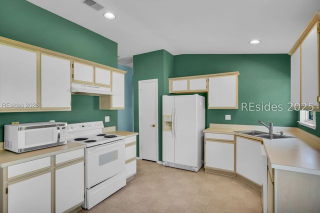 2 Huquenin Ct, Bluffton, SC 29909