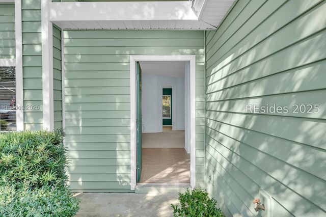 2 Huquenin Ct, Bluffton, SC 29909